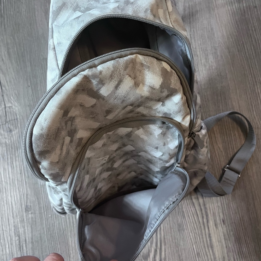 Thirty-One Gray Patterned Backpack - image 4